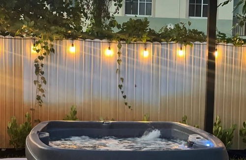 North Miami Villa | The Miami Oasis (Boho)