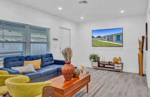 North Miami Villa | The Miami Oasis (Boho)