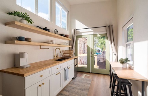 Blackshear-Prospect Hill Casa | BoHo Tiny Home - Walkable to East Austin’s Best!
