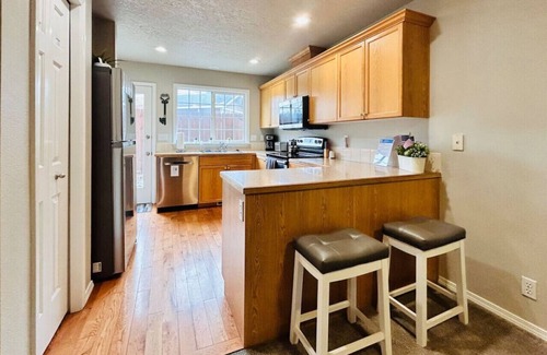 Southeast Boise Casa | Boise Avenue Getaway, Parking for 2, yard, 3BD/3B!