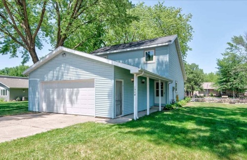 Wahpeton Casa | Boji Waterfront Shack- Miller’s Bay Canals