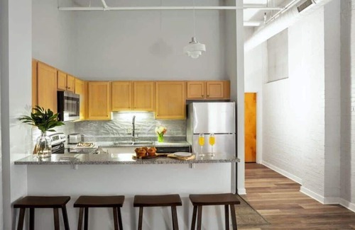 Mile Square Apartamento | BOLD 2BR 2BA In The Block Apartment by CozySuites