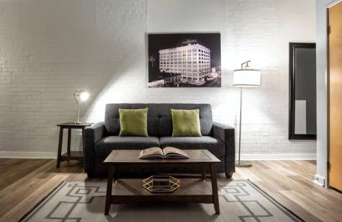 Mile Square Apartamento | BOLD 2BR 2BA In The Block Apartment by CozySuites!