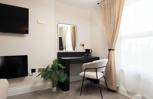 Hope Street Apartamento | Bold St | Top Floor Retreat | Vanity & Essentials
