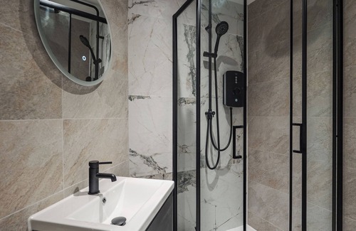Hope Street Apartamento | Bold St | Top Floor Retreat | Vanity & Essentials