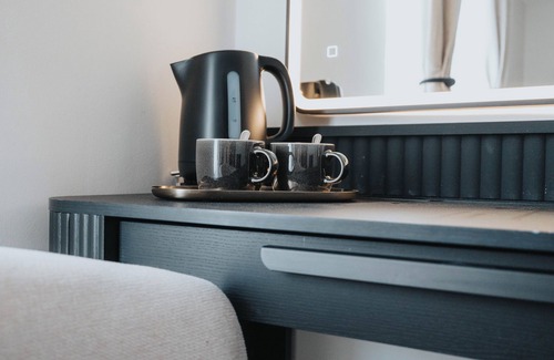 Hope Street Apartamento | Bold St | Vanity + Work Desk| Tea & Coffee Station