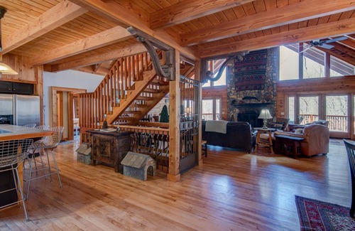Boone Casa | Boles Lodge - 5BR, 3BA - Bañera de hidromasaje - Sala de juegos - Chimenea al aire libre
