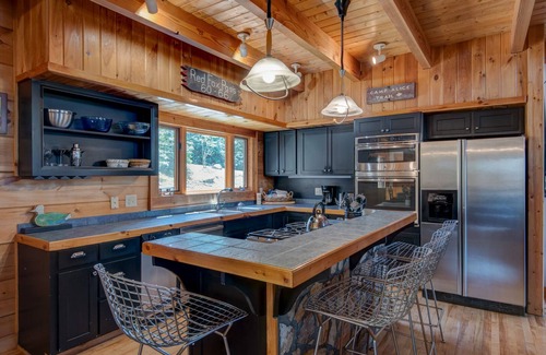 Boone Casa | Boles Lodge - 5BR, 3BA - Bañera de hidromasaje - Sala de juegos - Chimenea al aire libre