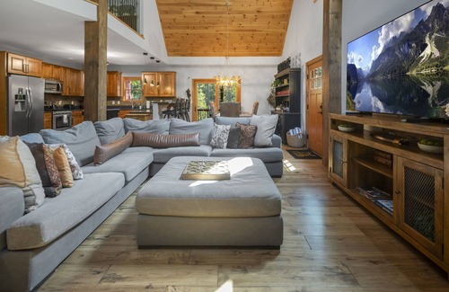 Bolton Landing Casa | Bolton Bear House|Dock Slip|Hot Tub|12 Beds|Pet Friendly|