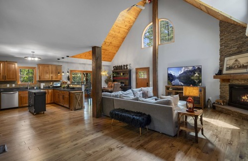 Bolton Landing Casa | Bolton Bear House|Dock Slip|Hot Tub|12 Beds|Pet Friendly|