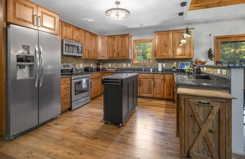Bolton Landing Casa | Bolton Bear House|Dock Slip|Hot Tub|12 Beds|Pet Friendly|