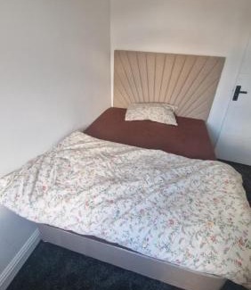 Bolton Casa | Bolton rooms for Work and lesure