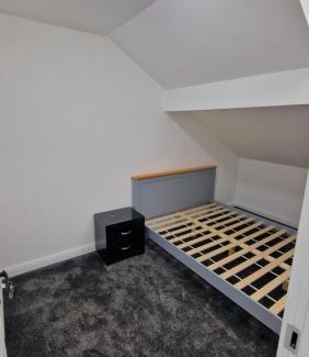 Bolton Casa | Bolton rooms for Work and lesure