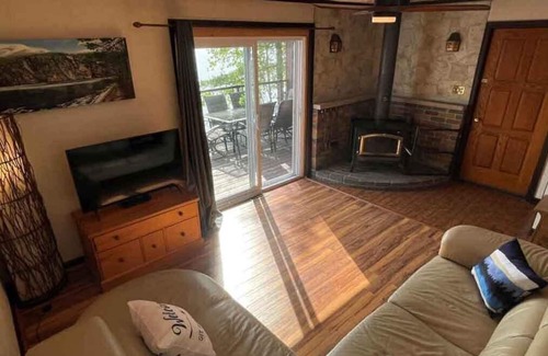 Addington Highlands Casa | Bon Echo Escape - South