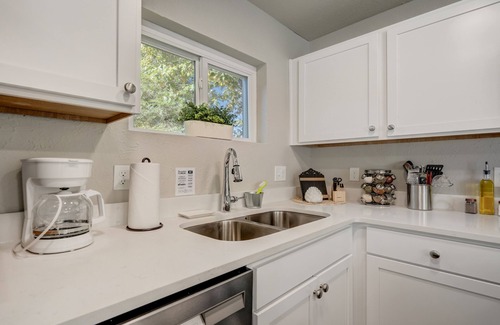 Central Colorado Springs Casa | Bon Voyage