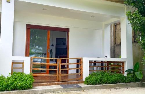 Catangnan Casa | Bonak homestay peaceful Beachfront Escape with Kitchen and AC