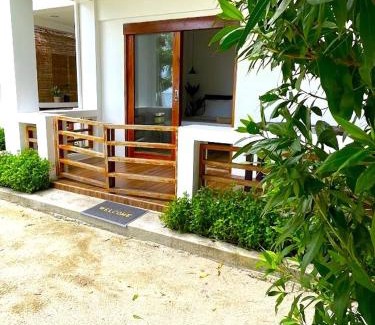 Catangnan Casa | Bonak homestay peaceful Beachfront Escape with Kitchen and AC