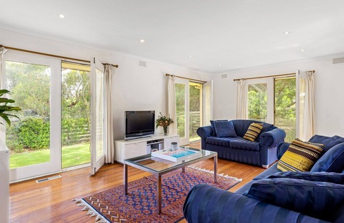 Portsea Casa | Bonaly - walking distance to the Portsea Village and popular beaches.