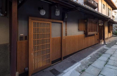 Sannenzaka Ninenzaka Casa | Bonbori an Machiya House