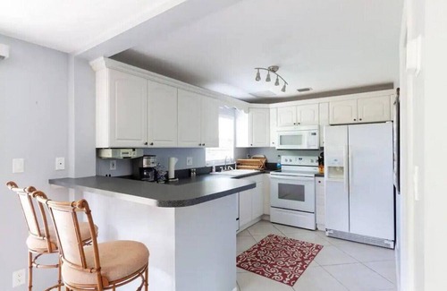 Kenmont Cabaña | Bond Way · ✰Private House✰ Close to Beach,Bars & Restaurants