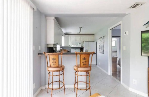 Kenmont Cabaña | Bond Way · ✰Private House✰ Close to Beach,Bars & Restaurants