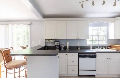 Kenmont Cabaña | Bond Way · ✰Private House✰ Close to Beach,Bars & Restaurants