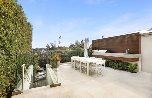 North Bondi Casa | Bondi Beach Celebrity 4 bdrm luxury home 300m to beach with Coastal Views