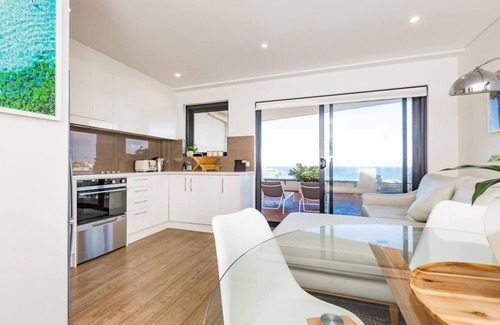 Bondi Beach Apartamento | Bondi Beachfront Lifestyle Ocean Views and Parking
