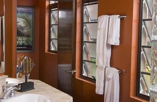 Hart Bay Villa | Bongo Bongo - St. Villa de dos dormitorios más fresca de John