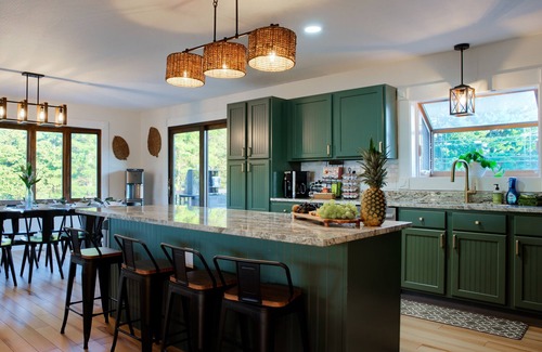 Logan Casa | Bonita Blu at Hocking Hills Retreat! Pickleball, Basketball, Arcade, & Putt Putt