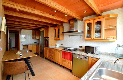 Buger Chalet De Esquí | Bonita casa con piscina cerca de la playa