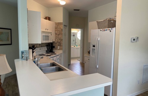 Bonita Springs Casa | Bonita Coastal Escape-2BR/2BA house, 10 mins from the beach and steps from pool!
