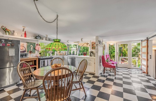 White St. Gallery Apartamento | BONITA EN ROSA ~ Charming 2 Bedroom, 1 Bathroom Home w/ Pool!