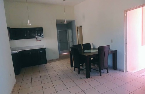 Santa Rosa Casa | Bonita planta baja con 2 recamaras y un baño, jardín con asador y cochera.