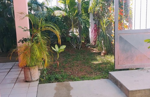 Santa Rosa Casa | Bonita planta baja con 2 recamaras y un baño, jardín con asador y cochera.