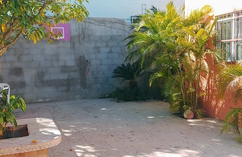 Santa Rosa Casa | Bonita planta baja con 2 recamaras y un baño, jardín con asador y cochera.