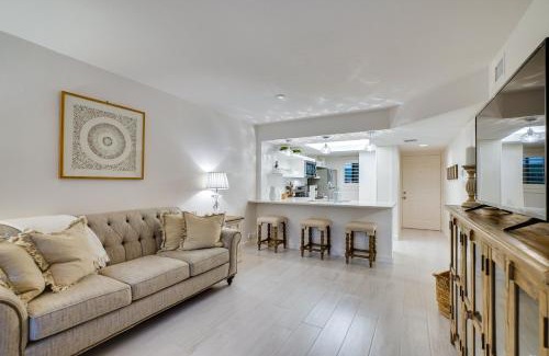Bonita Bay Apartamento | Bonita Springs Condo with Community Pool!