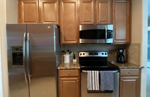 Bonita Springs Condominio | Bonita Springs, newly available and furnished residence in a gated community