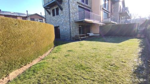 Bourg-Madame Apartamento | Bonito apartamento con gran jardín