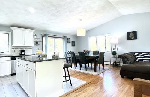 Bonnet Shores Casa | Bonnet Shores 6 Bed 3 Bath in Bonnet on Neighborhood shuttle to Beach