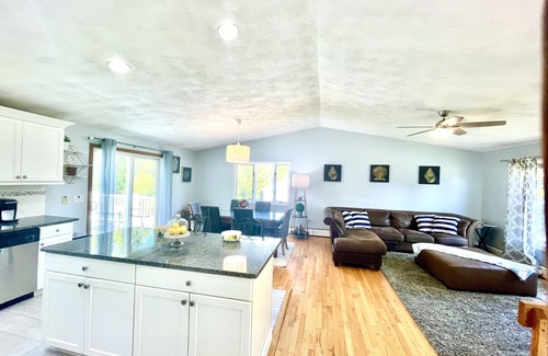 Bonnet Shores Casa | Bonnet Shores 6 Bed 3 Bath in Bonnet on Neighborhood shuttle to Beach