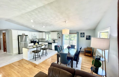 Bonnet Shores Casa | Bonnet Shores 6 Bed 3 Bath in Bonnet on Neighborhood shuttle to Beach