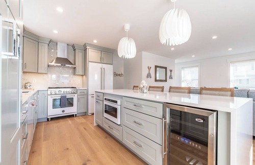 Bonnet Shores Casa | Bonnet Shores Coastal Chic Retreat, 4 Br, 3.5 Bath, walk to beach