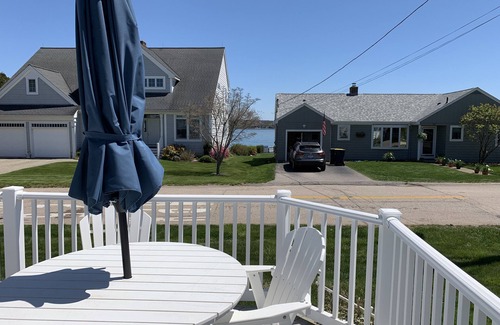 Bonnet Shores Casa | Bonnet Shores Naragansett Bay Views, walk to Private Beach