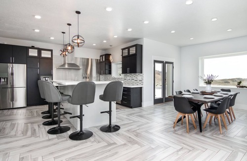 Tooele County Casa | Bonneville Salt Flats Secluded Luxury Modern Home! Hot Tub!
