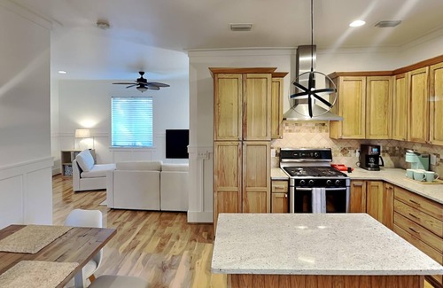 Upper Grand Lagoon Casa | Bonnie Bungalow
