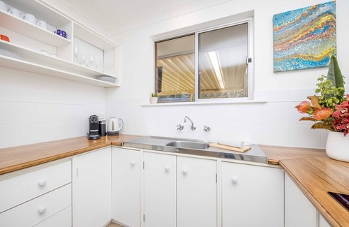 Bonny Hills Cabaña | Bonny Getaway - walk to 4 beaches