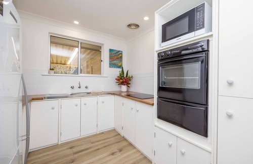 Bonny Hills Cabaña | Bonny Getaway - walk to 4 beaches