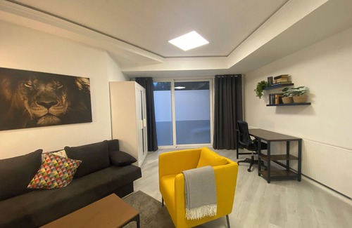 Troisdorf Apartamento | bonquartier| Chic, urban oasis with workplace