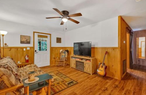 Cosby Casa | Boo Bear Close to Gatlinburg